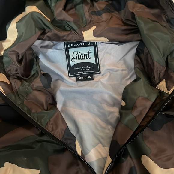 Very lightweight camouflage zip up jacket. Size small. - Picture 3 of 5